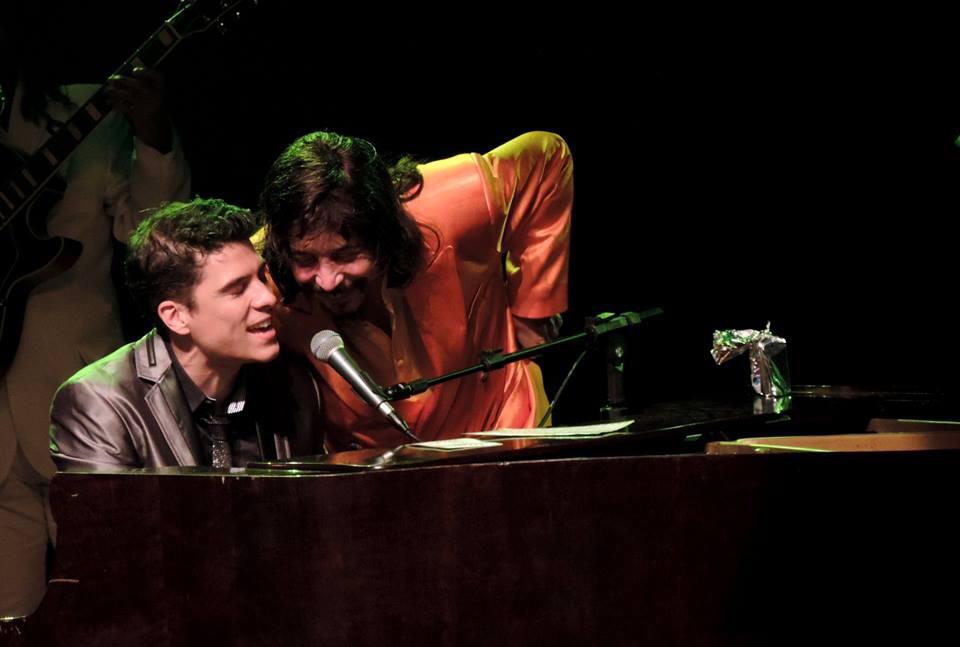 Rodrigo Vellozo, filho de Benito di Paula, lança primeiro álbum Cartão de Visita News Rodrigo Vellozo, filho de Benito di Paula, lança primeiro álbum Cartão de Visita News