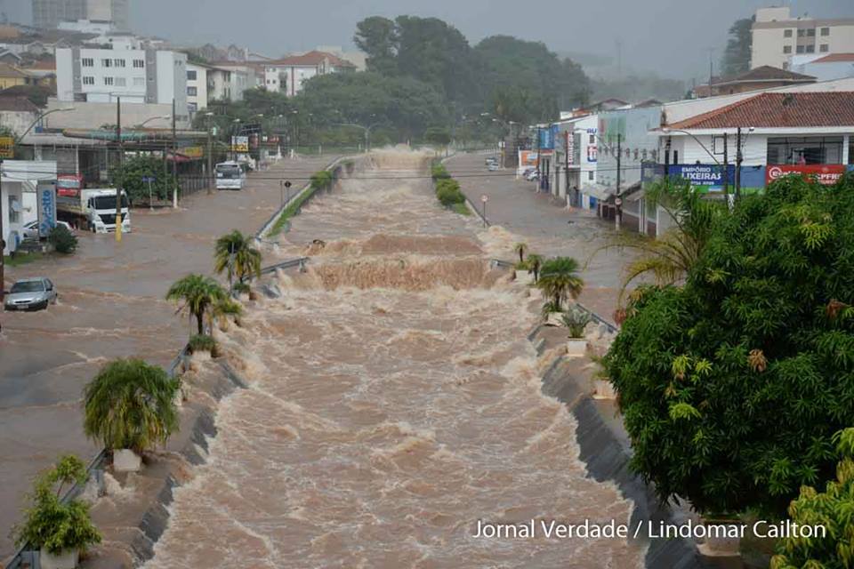 Forte Chuva Em Franca Sp Alaga Ruas E Avenidas E Causa Muito Preju Zo Veja As Imagens Cart O