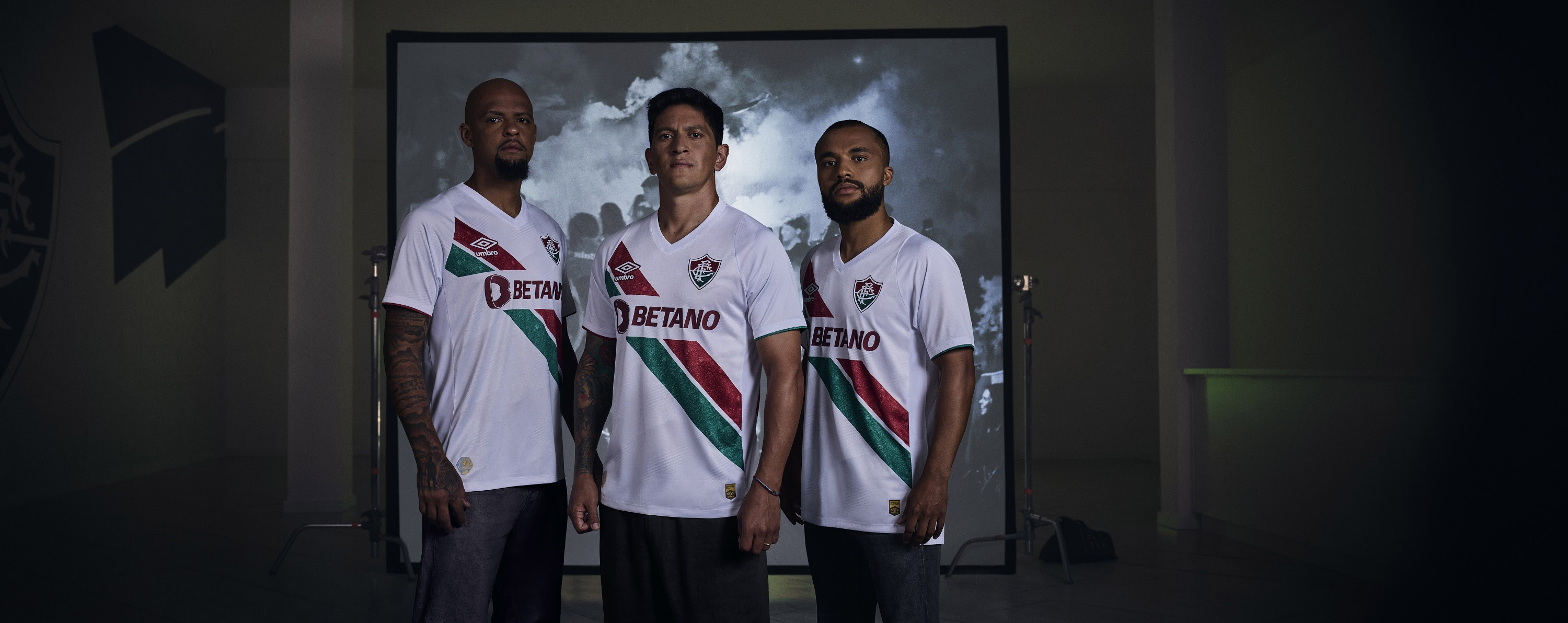 Fluminense e Umbro apresentam a nova camisa tricolor para a